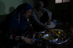 "Experiment Rojava in Syrien - Eine Gesellschaft im Aufbruch". Nujuda und Ehemann nach der Arbeit. Regie: Robert Krieg